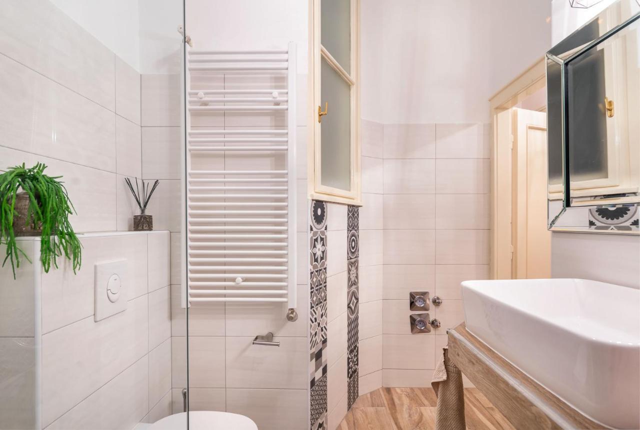 Economy Downtown Design Apartments - Free Parking - Balcony - Super Puplic Transport - Ac Budapest Esterno foto