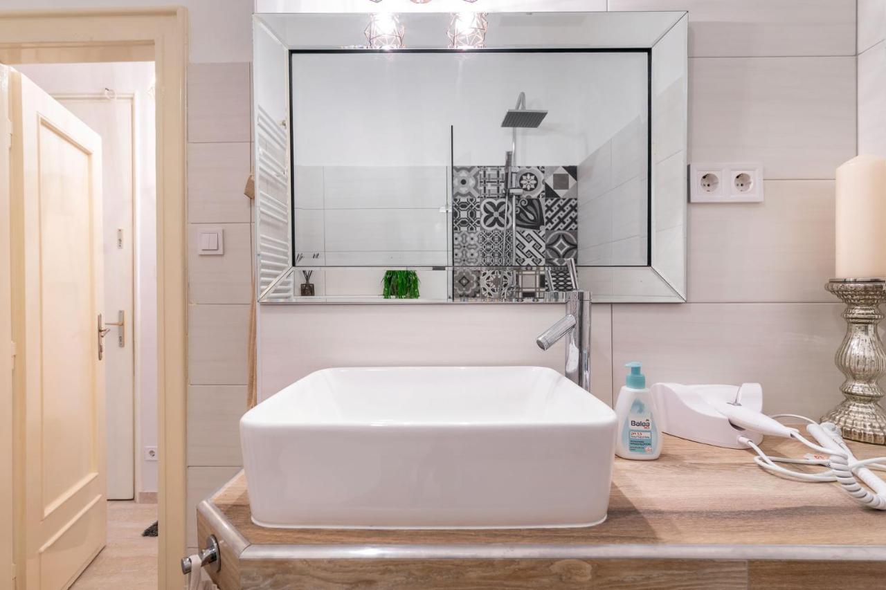 Economy Downtown Design Apartments - Free Parking - Balcony - Super Puplic Transport - Ac Budapest Esterno foto